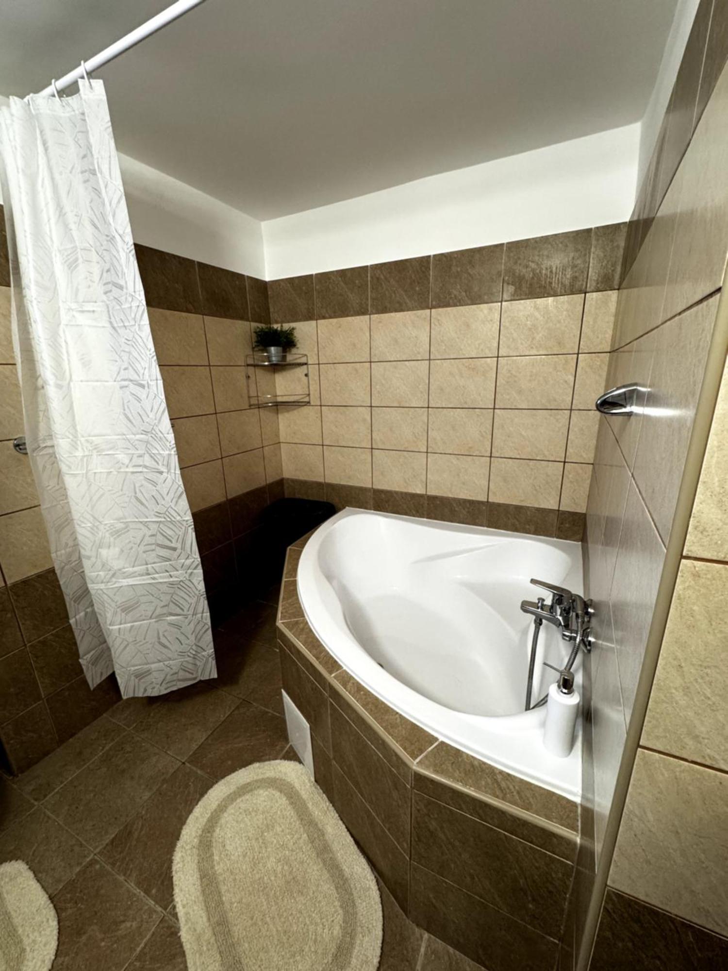 City Apartman Nyiregyhaza Ngoại thất bức ảnh